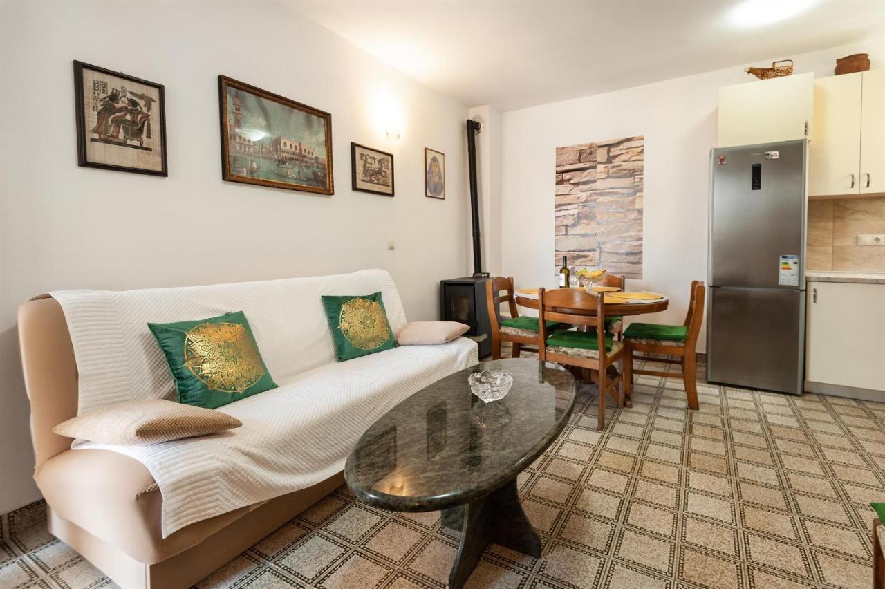 Apartments Antonija Omiš Esterno foto